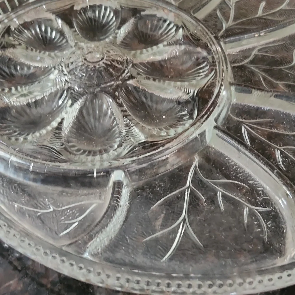 Vintage Indiana Glass Company Pebble Leaf Pattern Serving Platter - Picture 3 of 4